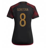 Camiseta Alemania Leon Goretzka #8 Visitante Equipación para mujer Mundial 2022 manga corta